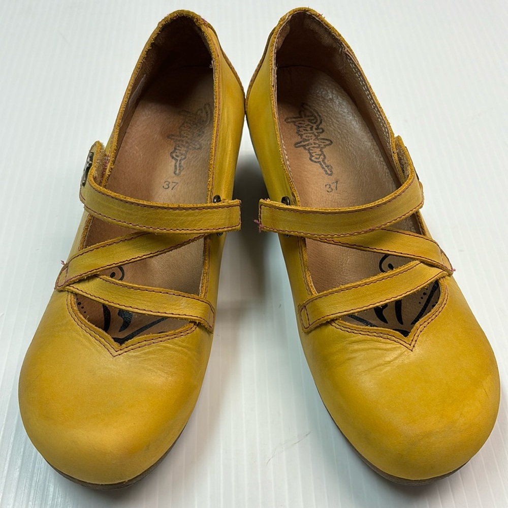 PORTOFINO Mary Jane Yellow Leather Heeled Shoes. Size 37